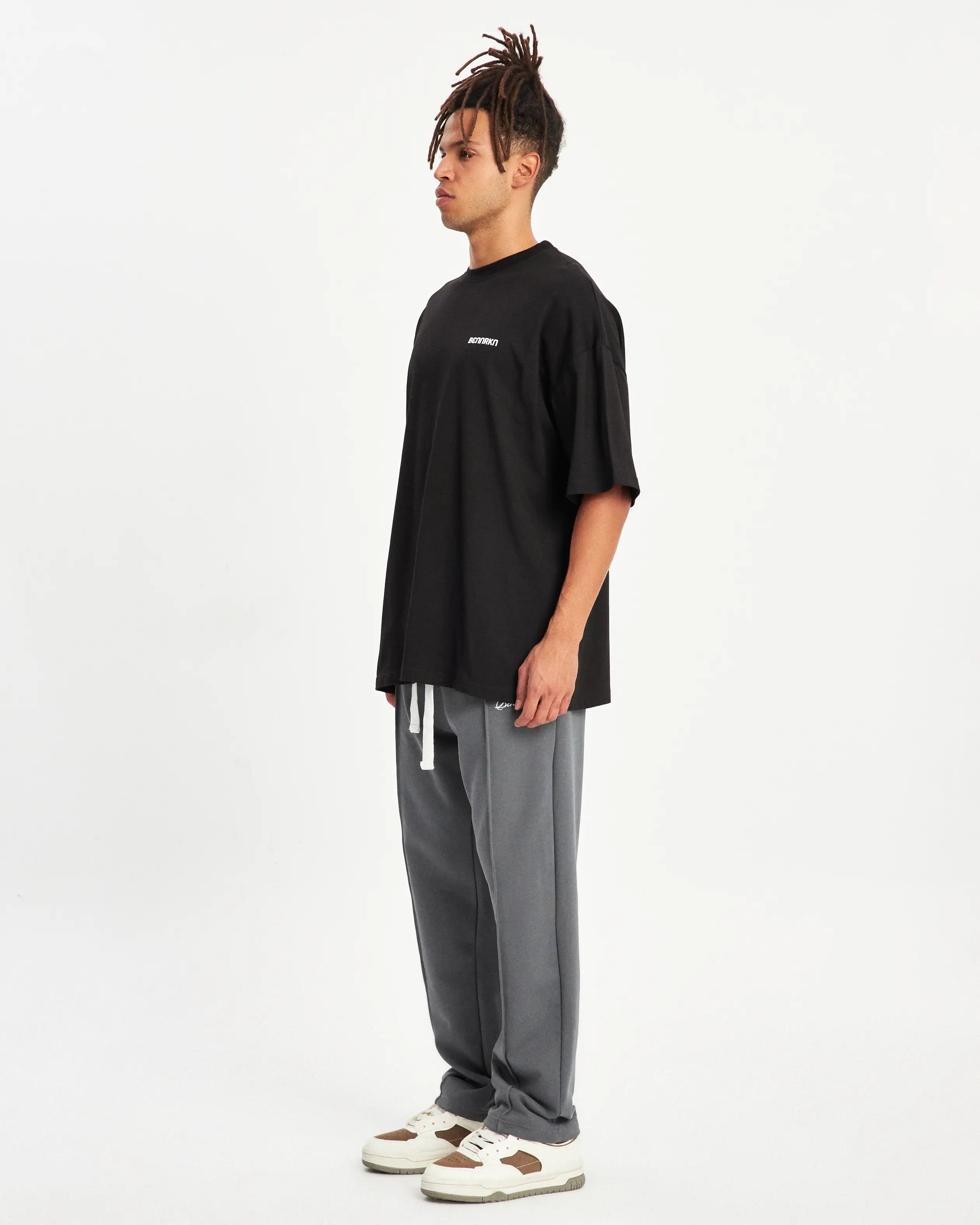 OVERSIZED ARCHED T-SHIRT - BLACK - BENNRKN