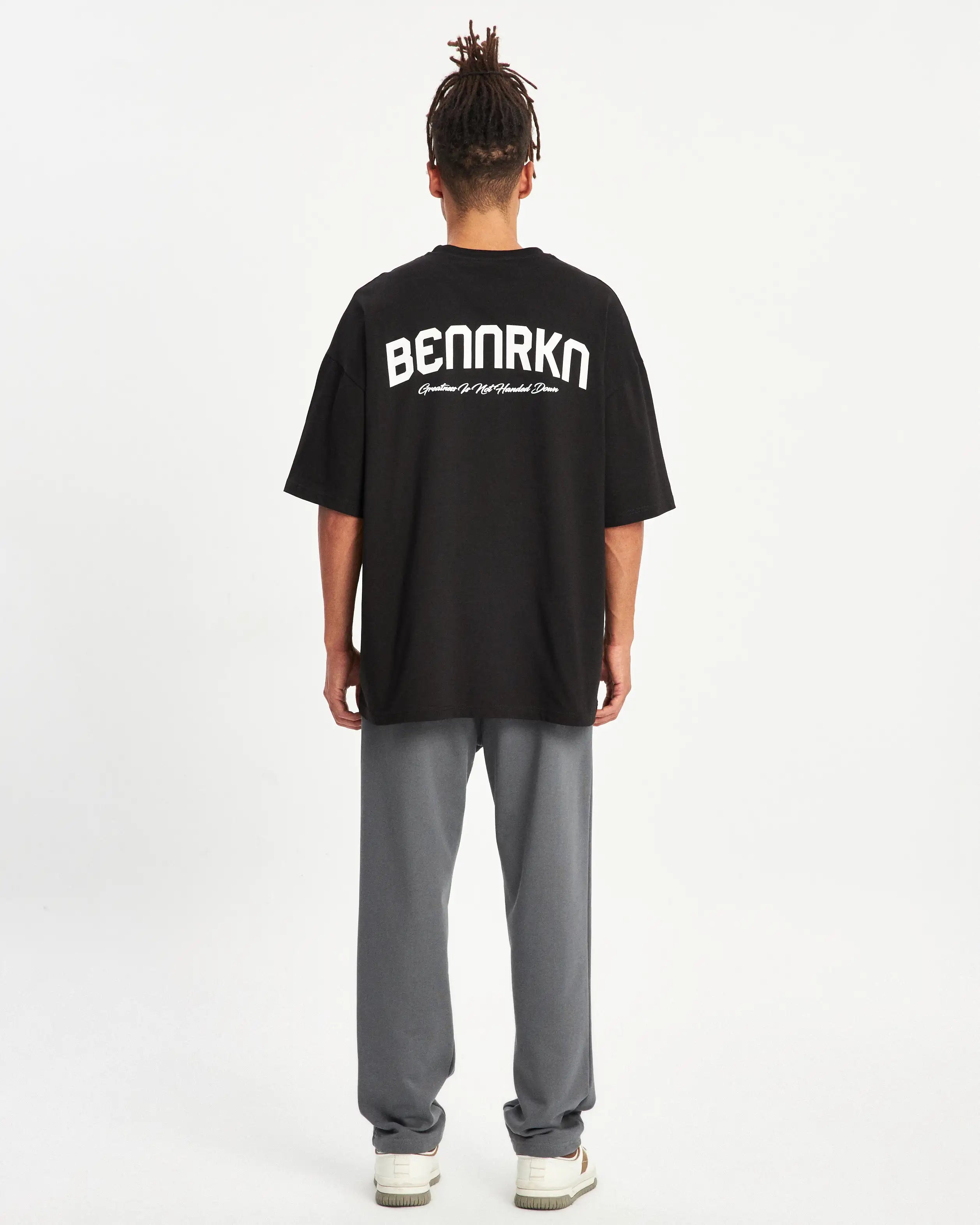 OVERSIZED ARCHED T-SHIRT - BLACK - BENNRKN